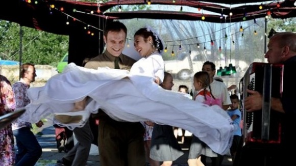 Photo du film La Terre outragée