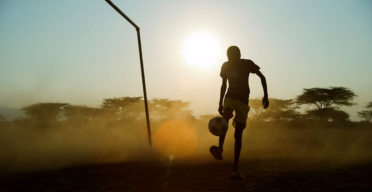 Photo from the movie Between the Rains