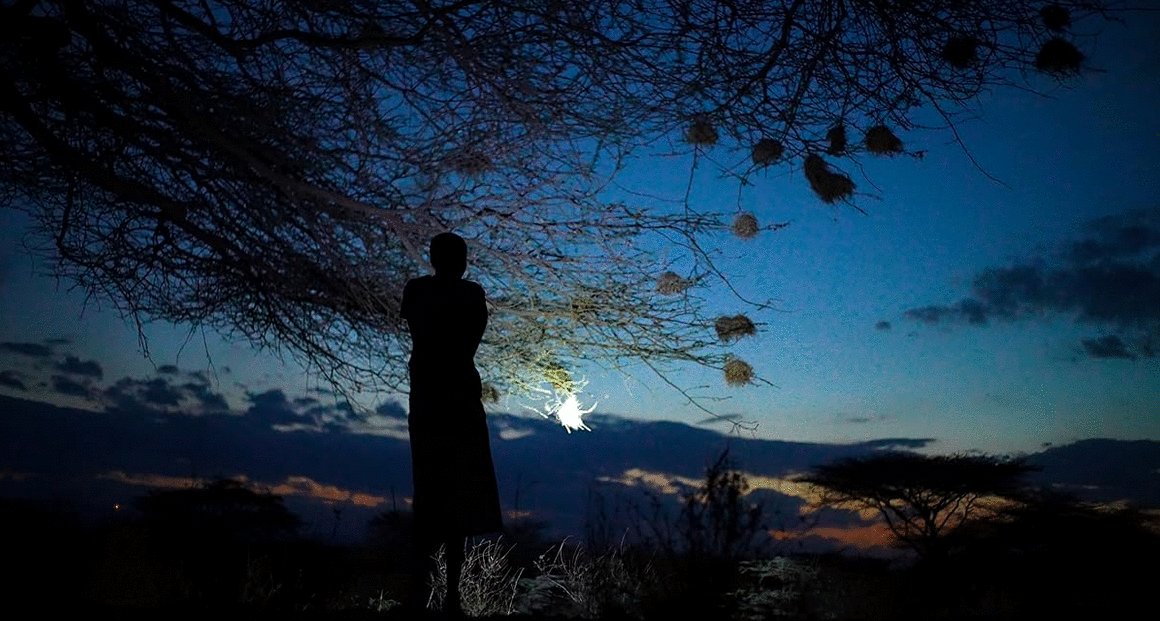 Photo from the movie Between the Rains