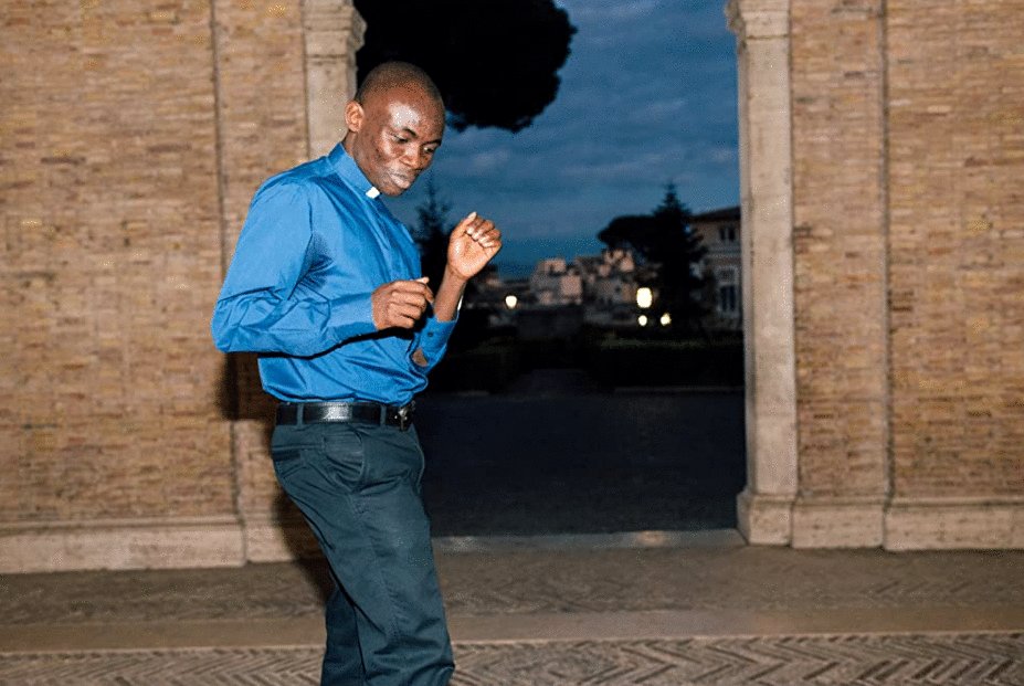 Photo from the movie The Holy Game