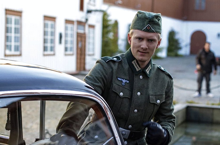 Photo from the movie Into the Darkness