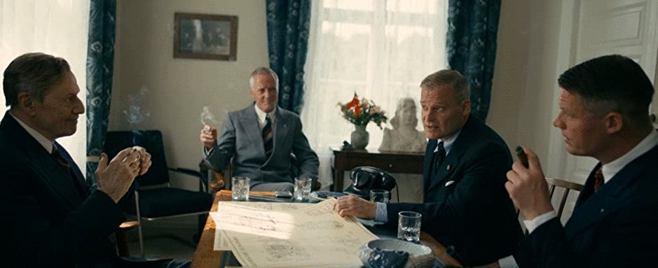 Photo from the movie Into the Darkness