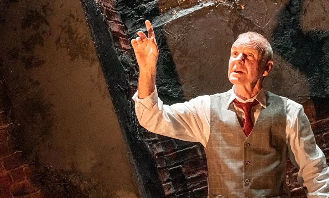 Photo from the movie The Tender Bar