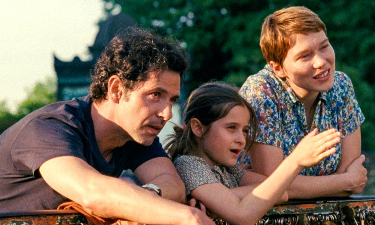 Photo from the movie One Fine Morning