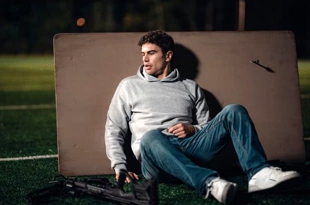 Photo from the movie Dual