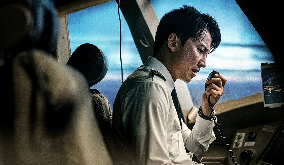 Photo from the movie Emergency Declaration