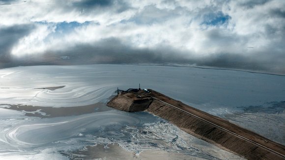 Photo from the movie Tipping Point: The End of Oil