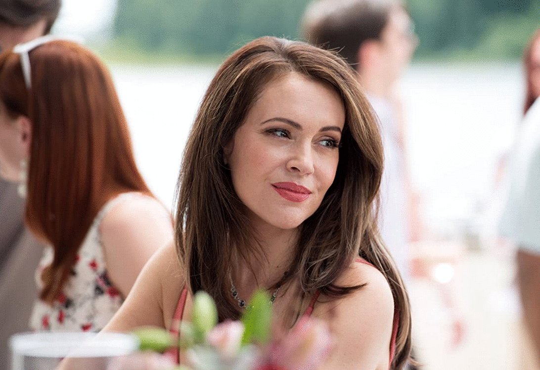 Photo from the movie Tempting Fate