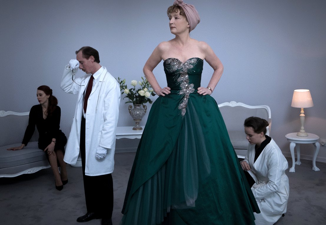 Photo from the movie Mrs. Harris Goes to Paris