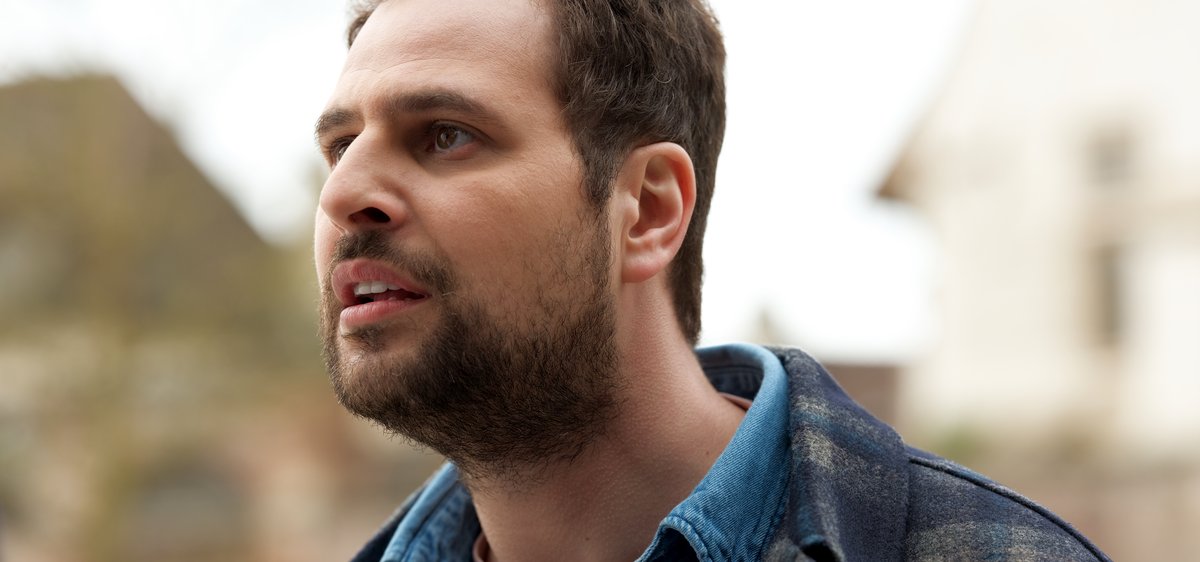 Photo from the movie Ici et là-bas