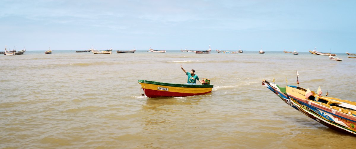 Photo from the movie Ici et là-bas