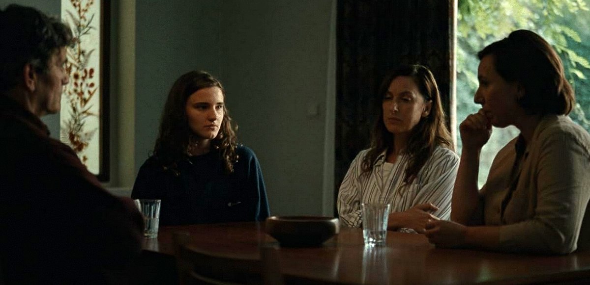 Photo from the movie Julie Keeps Quiet