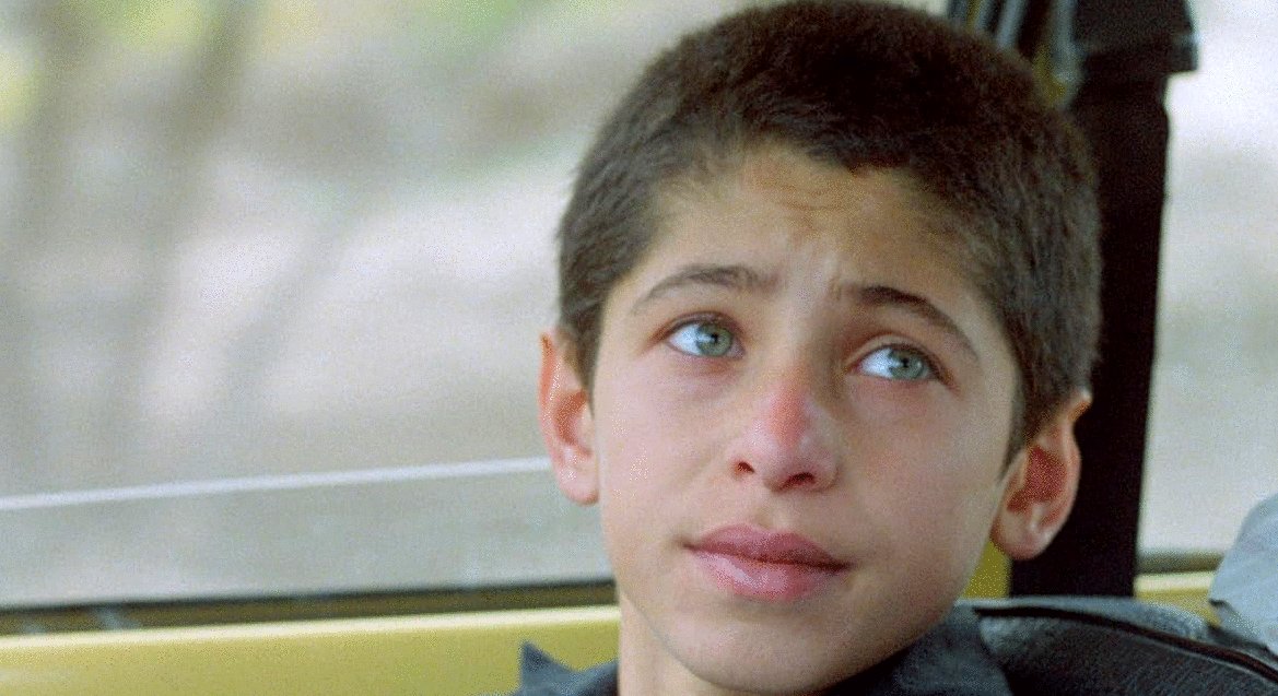 Photo du film And Life Goes On [1992]