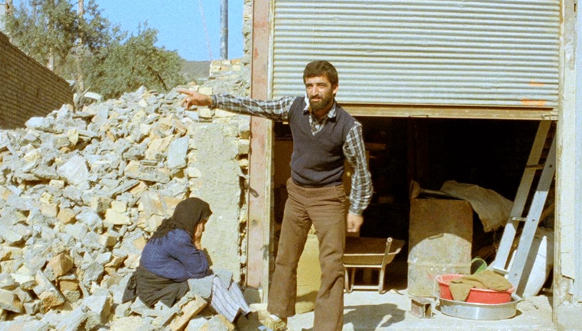 Photo du film And Life Goes On [1992]