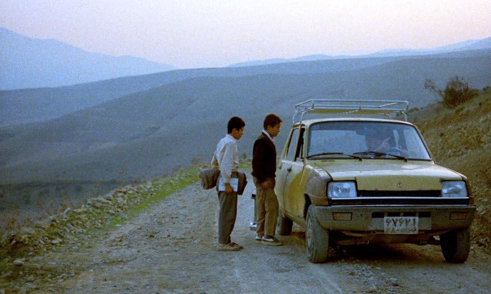 Photo du film And Life Goes On [1992]