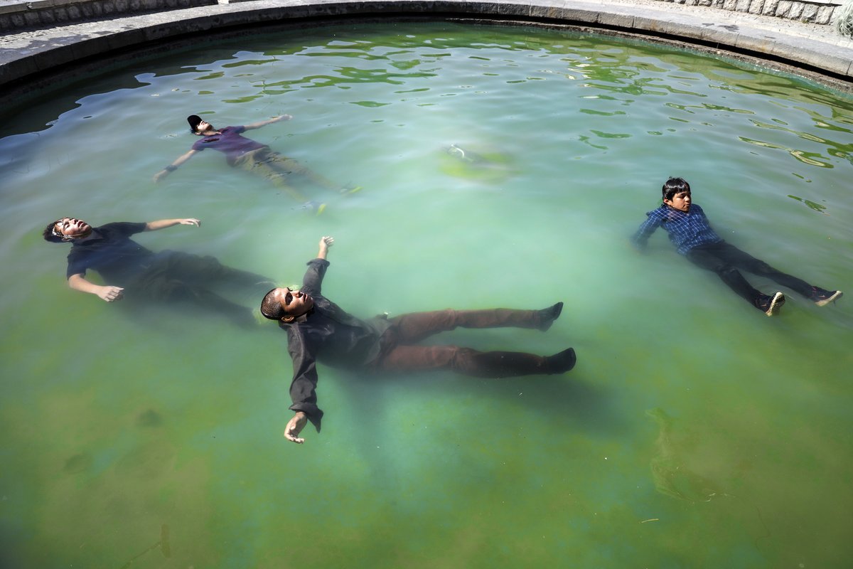 Photo from the movie Khorshid