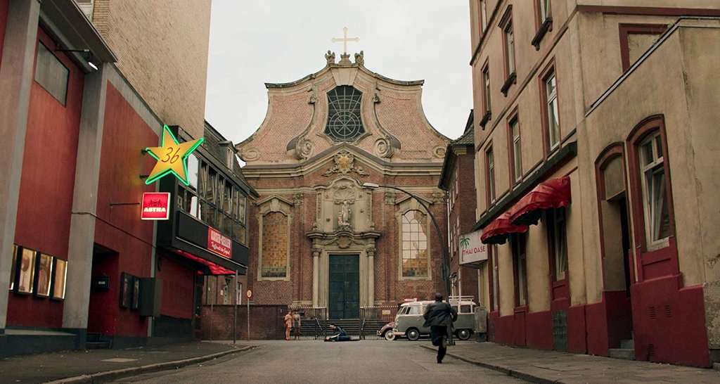 Photo from the movie The Golden Glove